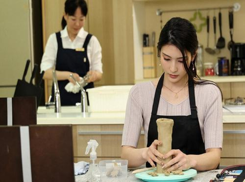 Có gái xinh đẹp đã có chồng nhưng vẫn thích làm tiểu tam Có gái xinh đẹp đã có chồng nhưng vẫn thích làm tiểu tam