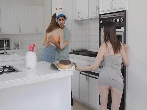 My girlfriend's mother tried to fuck me My girlfriend's mother tried to fuck me