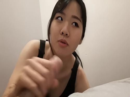 Ang maganda, pamilyar na empleyado ng massage parlor Ang maganda, pamilyar na empleyado ng massage parlor
